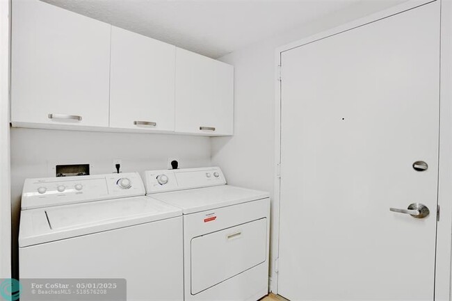 Building Photo - 715 Bayshore Dr