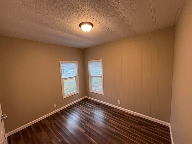 Building Photo - For Rent