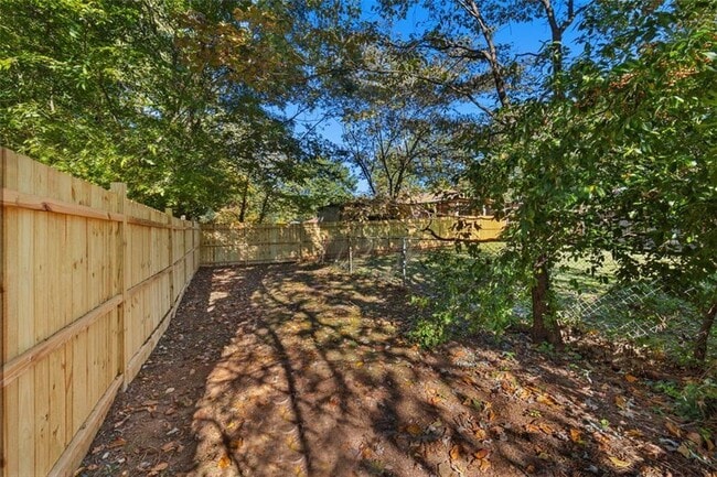 Building Photo - 1416 Woodland Hills Dr NE