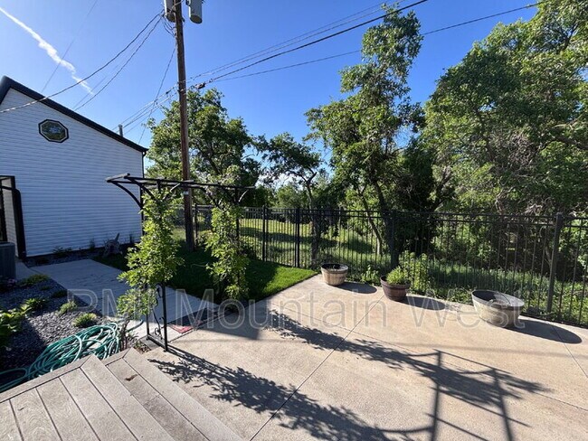 Building Photo - 985 Horsley Cir