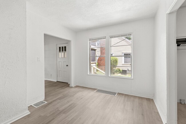 Building Photo - Stylish & Newly Renovated 4 Bedroom 2 Bath...