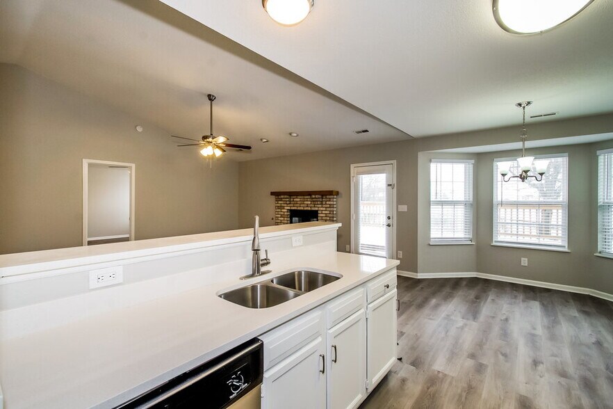 Building Photo - 7645 Blue Willow Dr