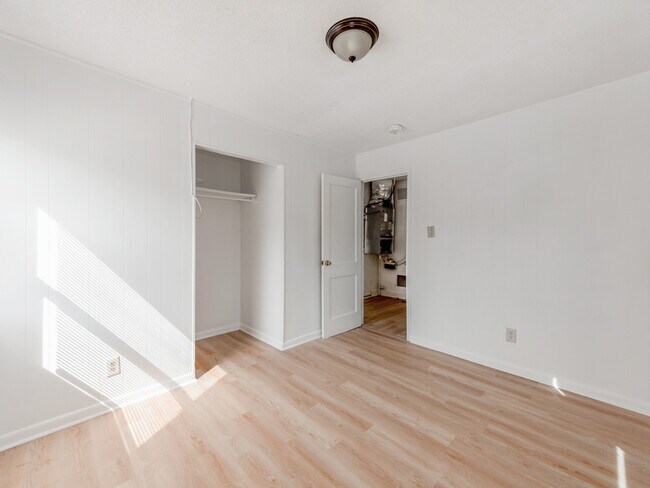 Building Photo - Charming Duplex