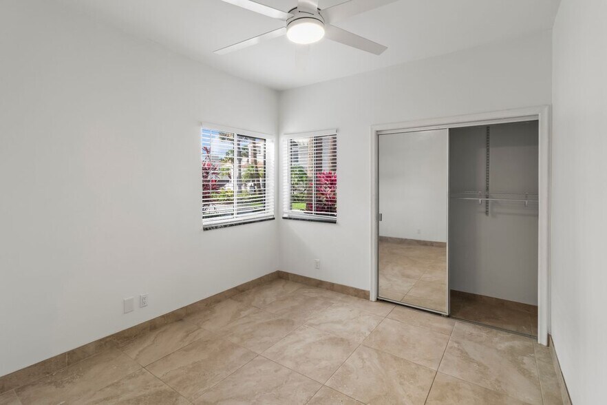 Building Photo - 10516 Lake Vista Cir