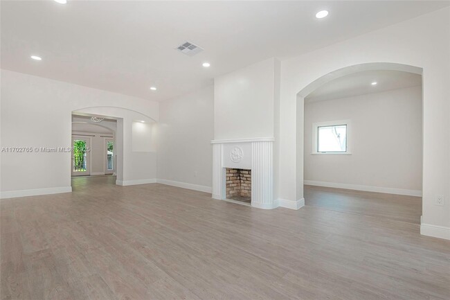 Building Photo - 108 2nd Dilido Terrace