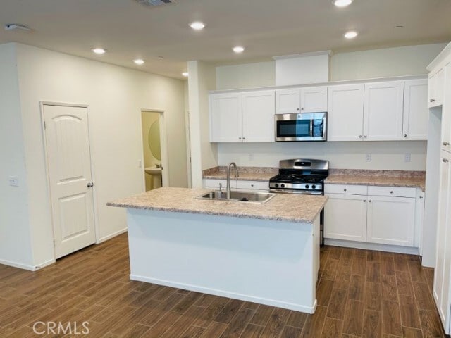 Building Photo - 30316 Town Square Dr