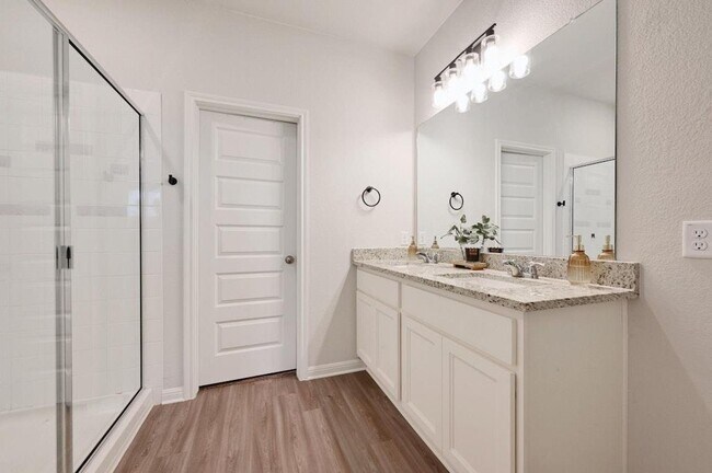 Building Photo - 13309 Silver Blazer Dr