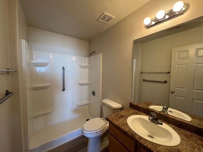 Building Photo - 3 bedroom, 2 bath in Cedar Willows