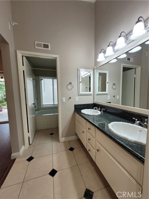 Building Photo - 775 Falcon View St