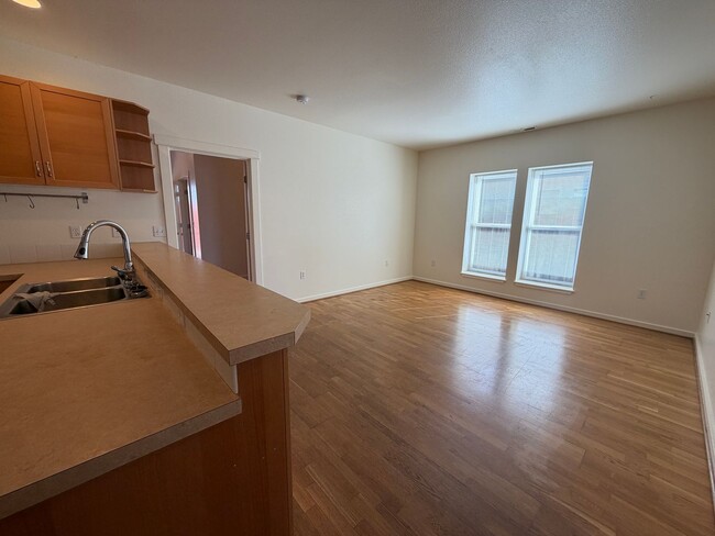 Building Photo - 3 Bedroom 2 bath single family house