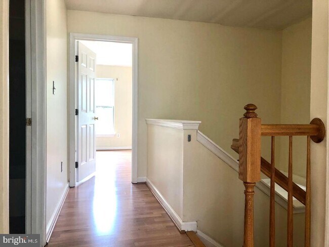 Building Photo - 614 Eisenhower Dr