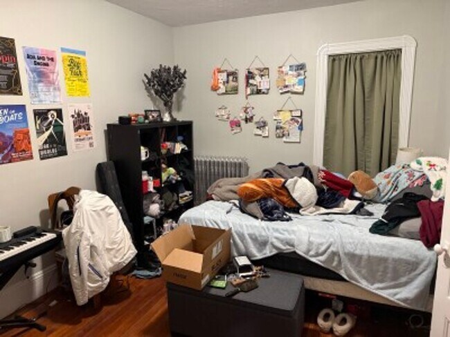 Building Photo - Allston 4.5 Bed  2 Bath - 9/1