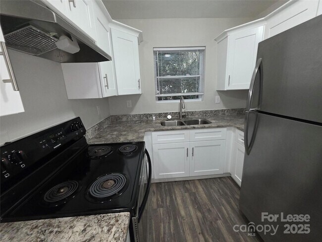 Building Photo - 3136 Creighton Dr