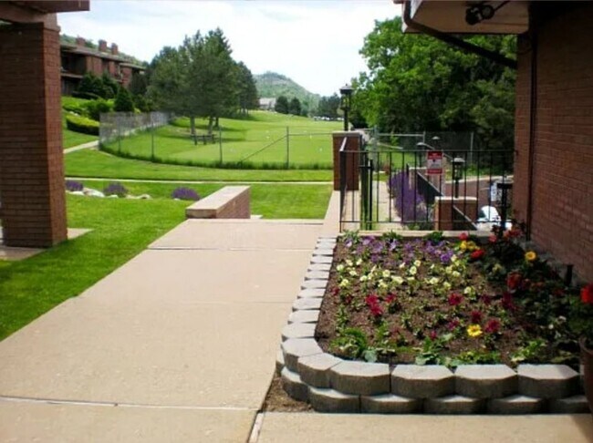 Building Photo - 1340 Ridgewood Ln