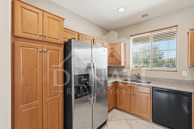 Building Photo - 18184 Calacera St