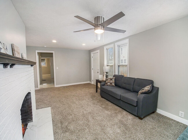 Building Photo - 606 N 8th St