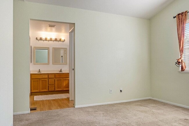 Building Photo - 127 Orr Rd