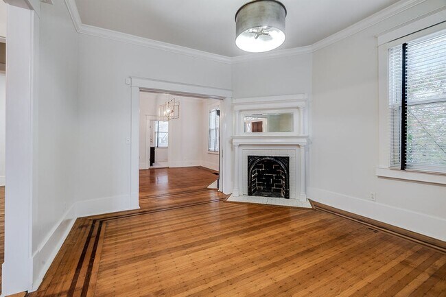 Building Photo - Beautiful Baldwin Park Craftsman home ready for move in!