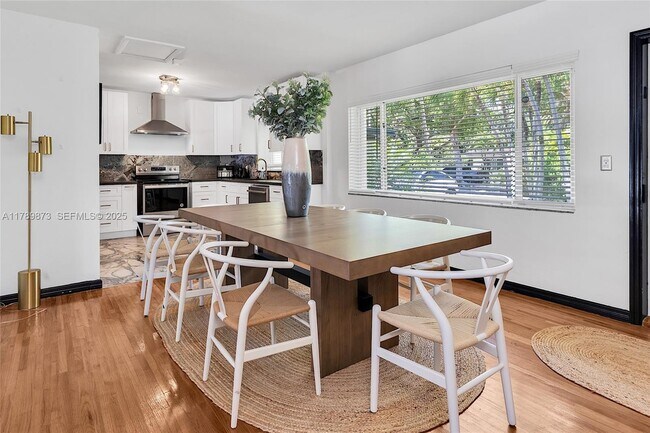 Building Photo - 660 NE 121st St