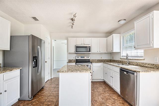Building Photo - 8201 Cloverglen Ln