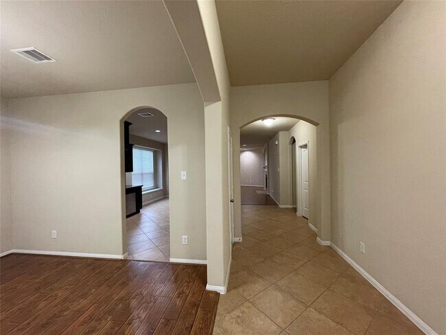 Building Photo - 24814 Colonial Maple Dr