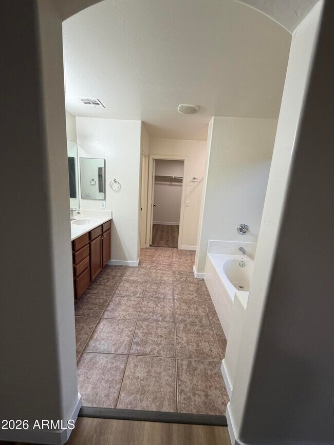 Building Photo - 46058 W Tulip Ln