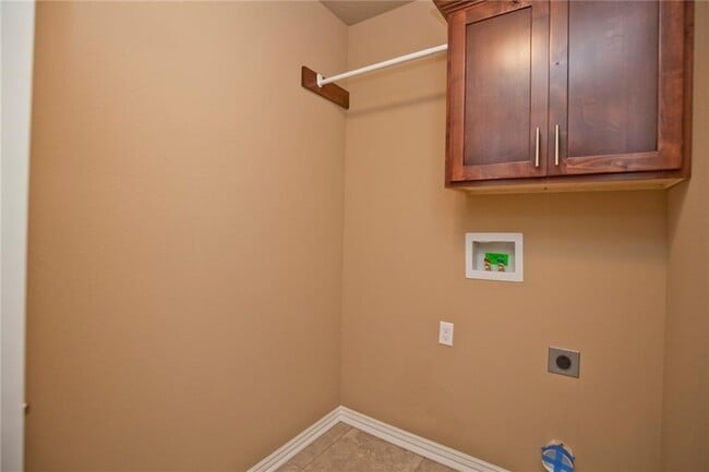 Building Photo - 4609 SW Plumley Ave