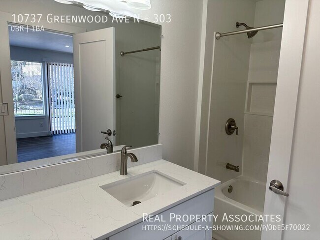 Building Photo - 10737 Greenwood Ave N