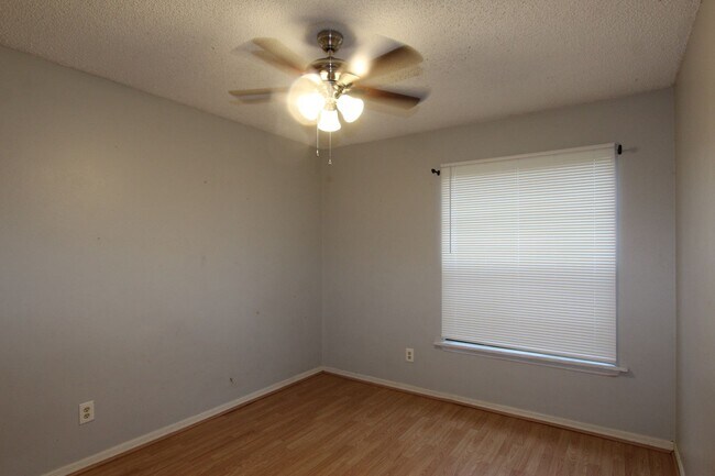 Building Photo - Beautiful 3B/2B Home in Minneola!