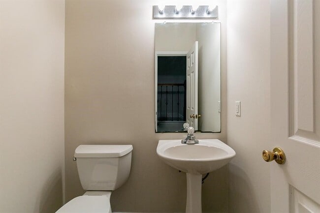 Building Photo - 8315 Mission Estates Dr