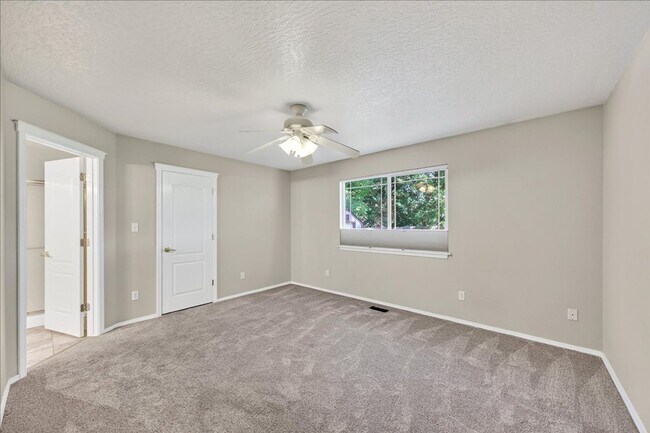 Building Photo - Bright & Cozy Home on a Quiet Cul-de-Sac