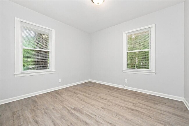 Building Photo - 386 Lindsey Dr SE