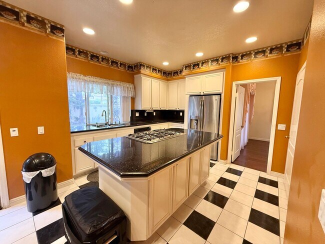 Building Photo - $500 OFF FIRST MONTH! Stunning 4 Bed 4 Bat...