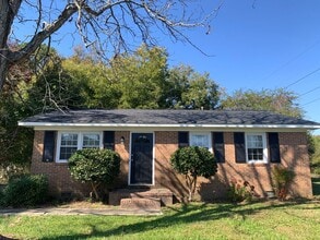 Building Photo - Pretty Renovated Rent Ready Ranch Near I-4...