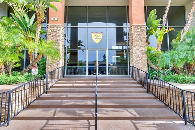 Building Photo - 400 N Acacia Ave