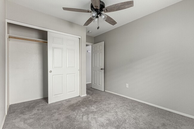 Building Photo - 2 Bedroom 1 Bath Condo in Desirable Chandl...