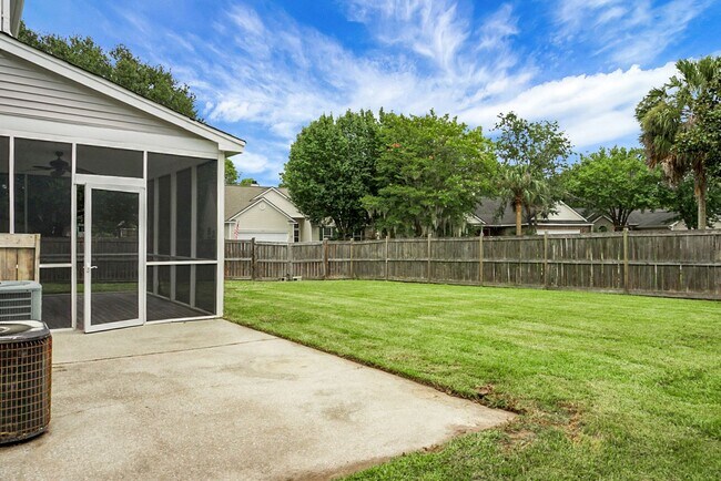 Building Photo - Gorgeous, 2 story, 4 BR, 2.5 BA Home with Fenced Yard near Magnolia Gardens