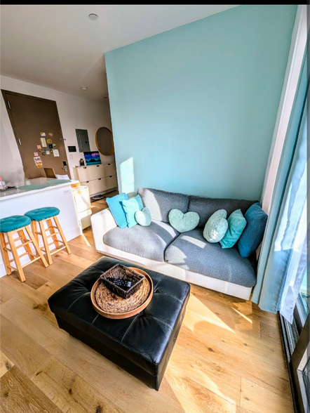 Primary Photo - 2345 60th St