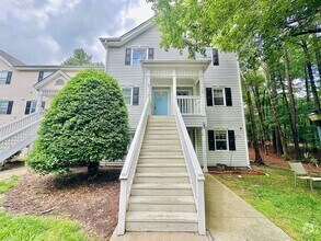 Building Photo - Newly Renovated 2 Bed, 2.5 Bath Chapel Hil...
