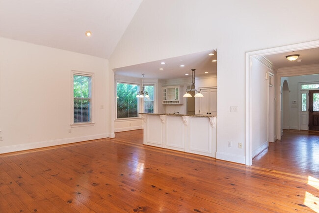 Building Photo - 202 Lagoon Dr