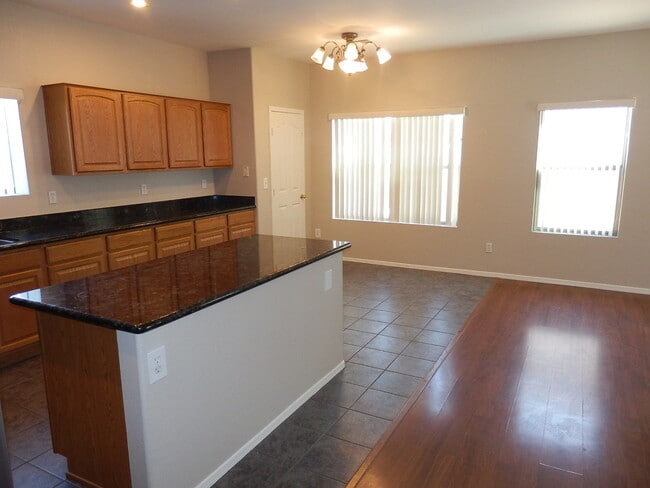 Building Photo - Spacious 2-Story Home with NEW Carpet and ...