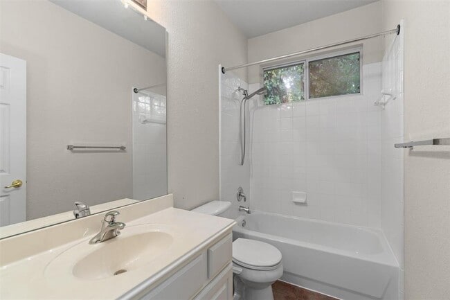 Building Photo - 16004 Double Eagle Dr
