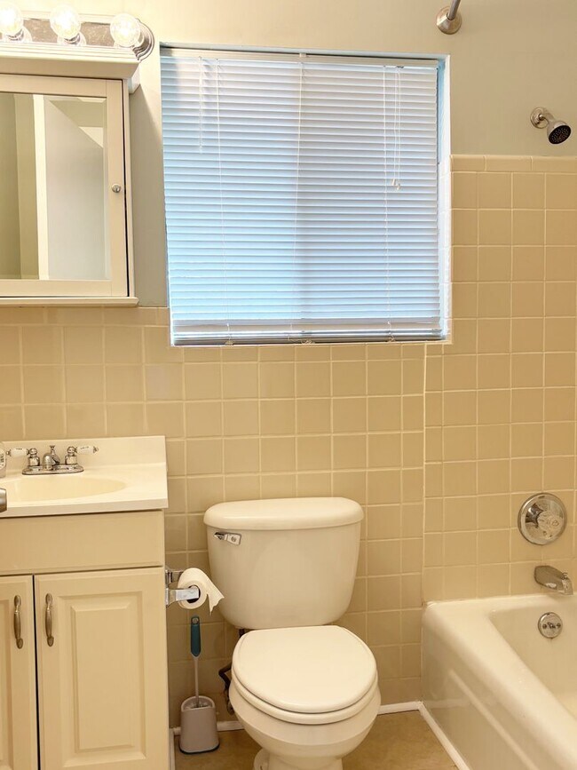 Building Photo - Alcoa 37701 - 3 bedroom 2 bath - call Jere...