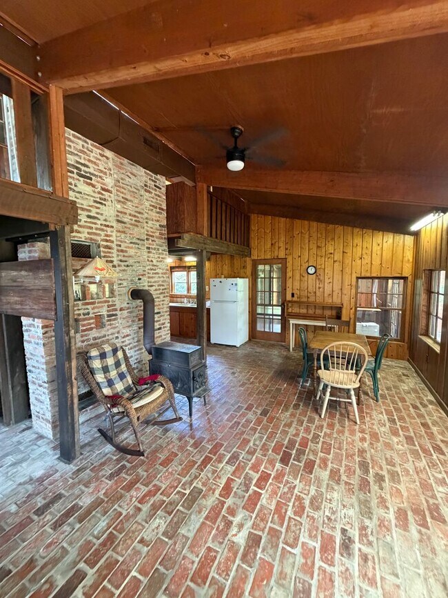 Building Photo - Unique farmhouse just outside Troy