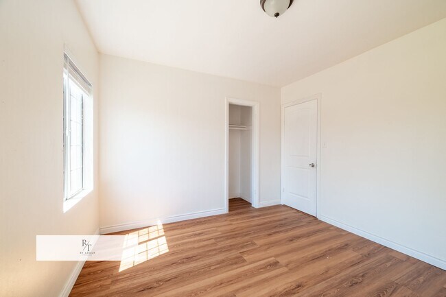 Building Photo - Prime Location Apartment with Remodeled Ki...