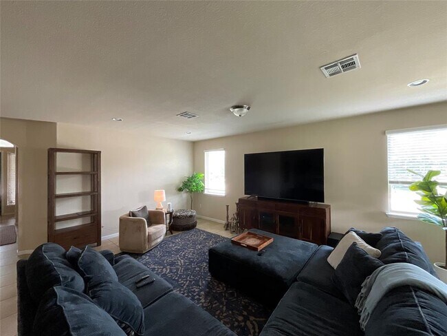 Building Photo - 2449 Lyla Ln