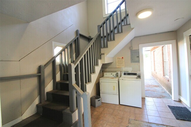 Building Photo - 1305 Adams St