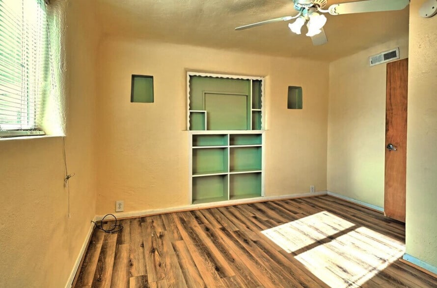 Building Photo - 1508 Edith Blvd NE