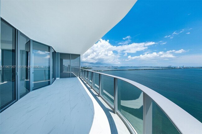 Building Photo - 700 NE 24th St