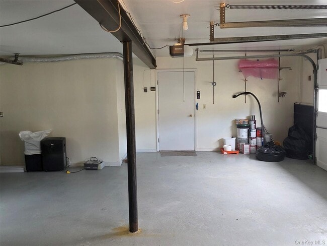 Building Photo - 29 Carriage Hill Ln